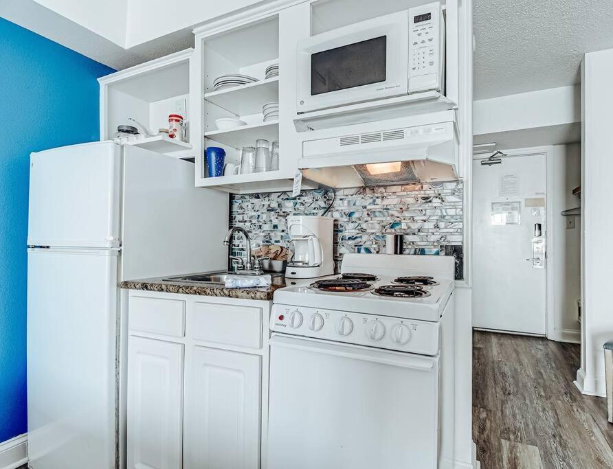Ocean Front Comfy Condo W/Kitchen, Sleeps 4, Snowbird Paradise Myrtle Beach Exterior photo